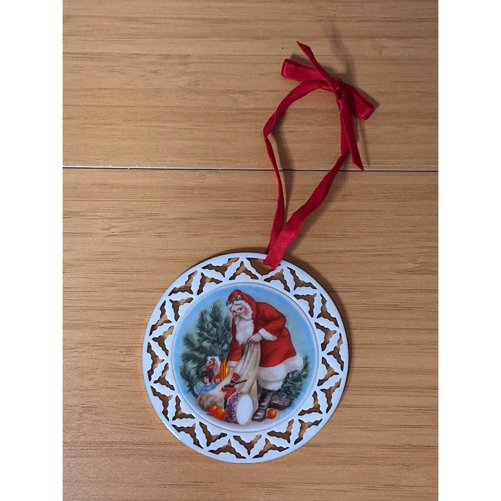 Lenox China 1989 Santa Portraits Santas Visit Porcelain Ornament with Box